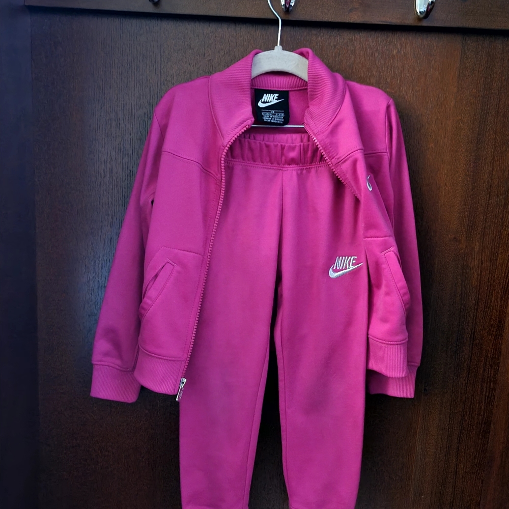 :::Nike::: - Picture 3 of 3